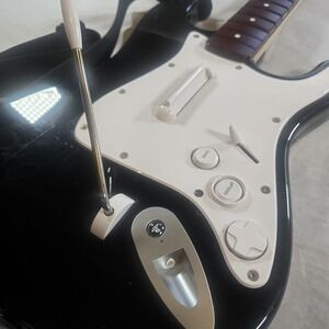 Rock Band 4 PS4 Fender Stratocaster Wireless Guitar 91261 Powers On No Dongle